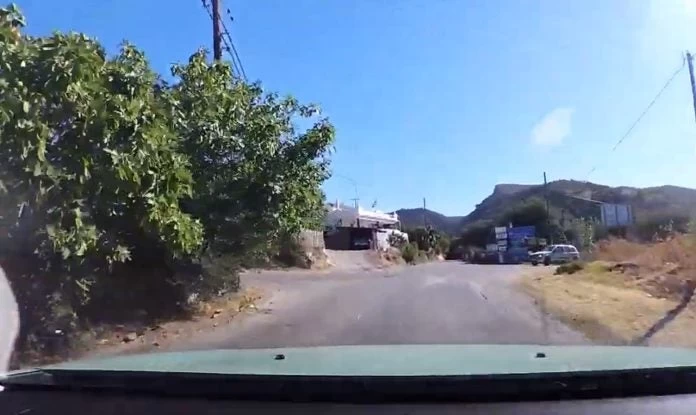 Οδηγός γλίτωσε από του Χάρου τις… ρόδες στα Χανιά (βίντεο)